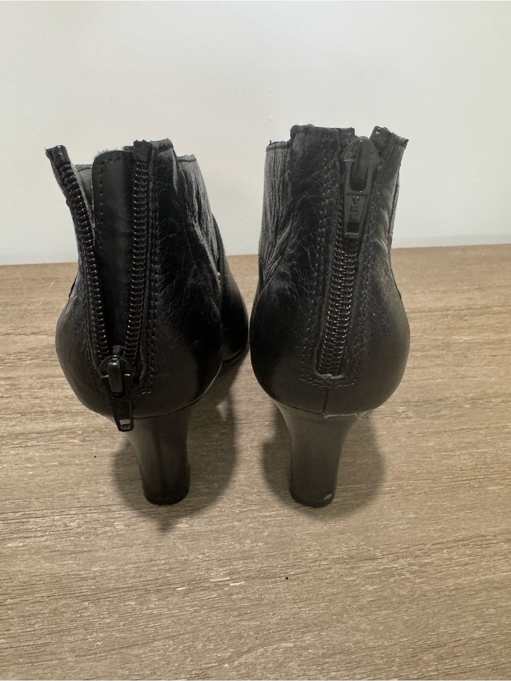 AEROSOLES Black Leather Crisscross Peep-Toe Heels | Very Good Condition - Picture 3 of 8